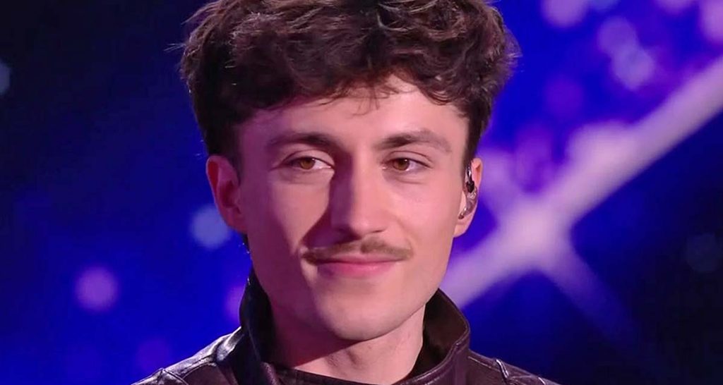 Léo en première partie de la tournée Star Ac, les fans ne comprennent pas