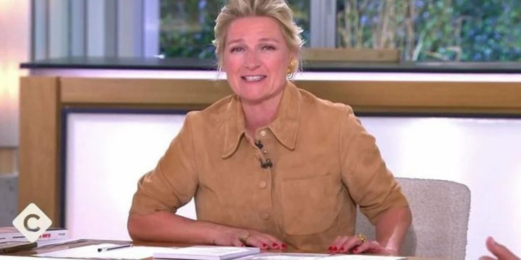 départs chroniqueurs C à Vous Anne-Elisabeth Lemoine